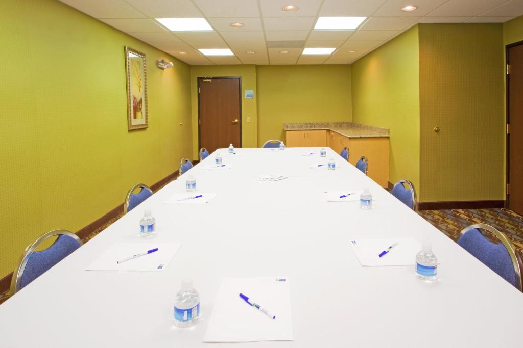 Holiday Inn Express Hotel & Suites Thornburg-S. Fredericksburg an IHG Hotel image 22