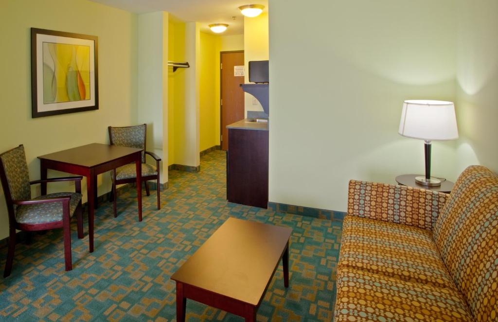 Holiday Inn Express Hotel & Suites Thornburg-S. Fredericksburg an IHG Hotel image 25