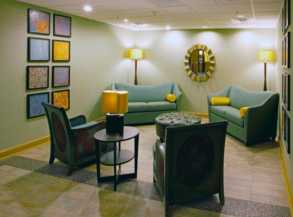 Holiday Inn Express Hotel & Suites Thornburg-S. Fredericksburg an IHG Hotel image 6