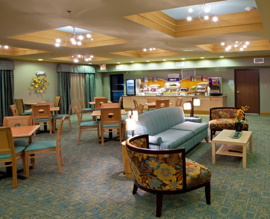 Holiday Inn Express Hotel & Suites Thornburg-S. Fredericksburg an IHG Hotel image 7